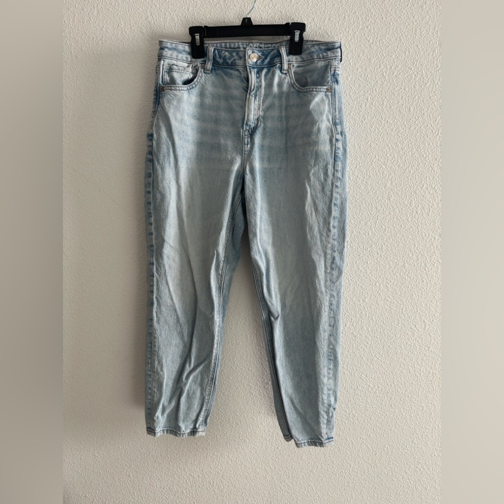 American Eagle, Mom jeans strigid